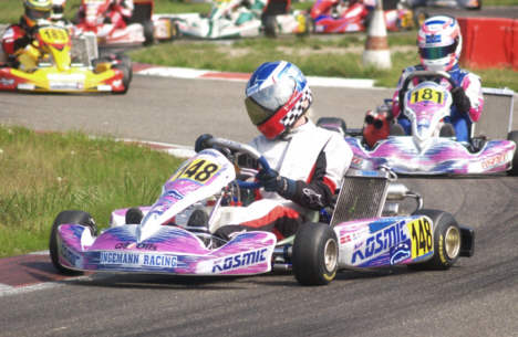 I en lånt køredragt satte Bo Sørensen et fornuftigt fingeraftryk sammen 4 andre danske kørere på KF3-klassen i Genk.